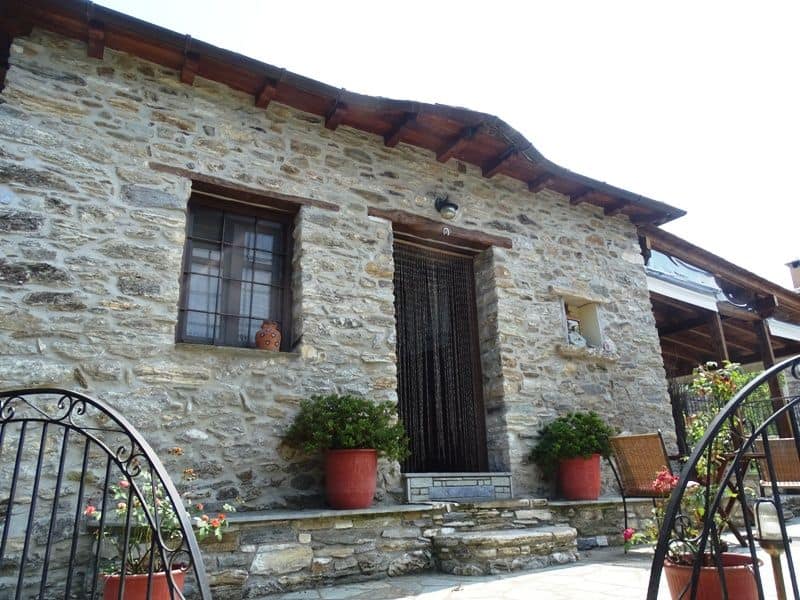 Oriades Guest house in Mouresi