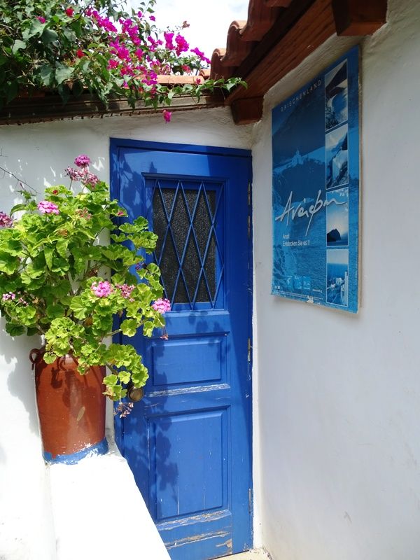 a-beautiful-house-entrance-in-Anafiotika