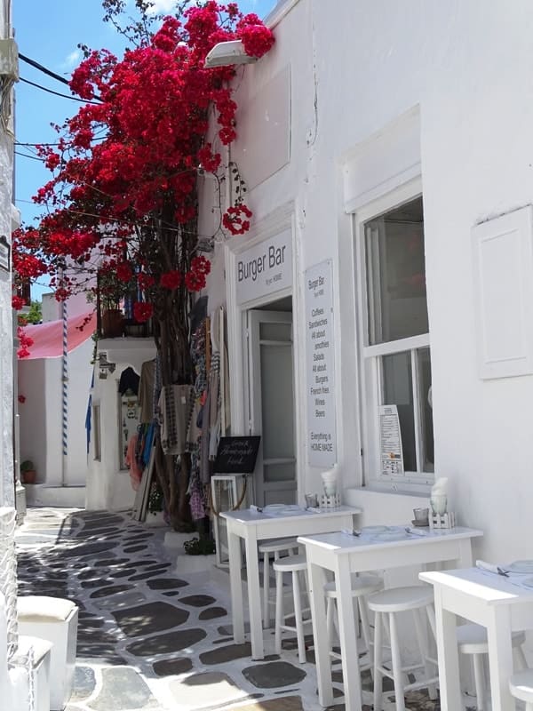 restaurants in the alleyways of Mykonos town