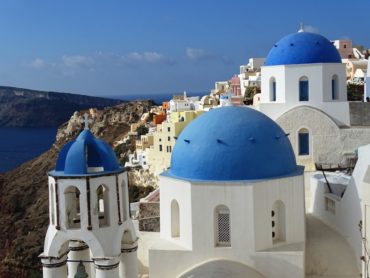 Mykonos or Santorini? The Ultimate 2021 Comparisson Guide