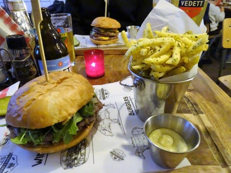 Food in Firma Pickles Burgers & Wines Utrecht