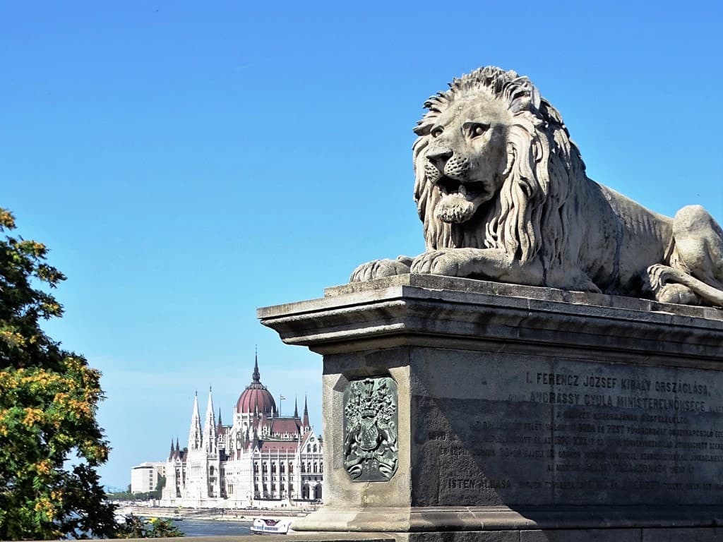 Chain Bridge - Budapest in 3 days