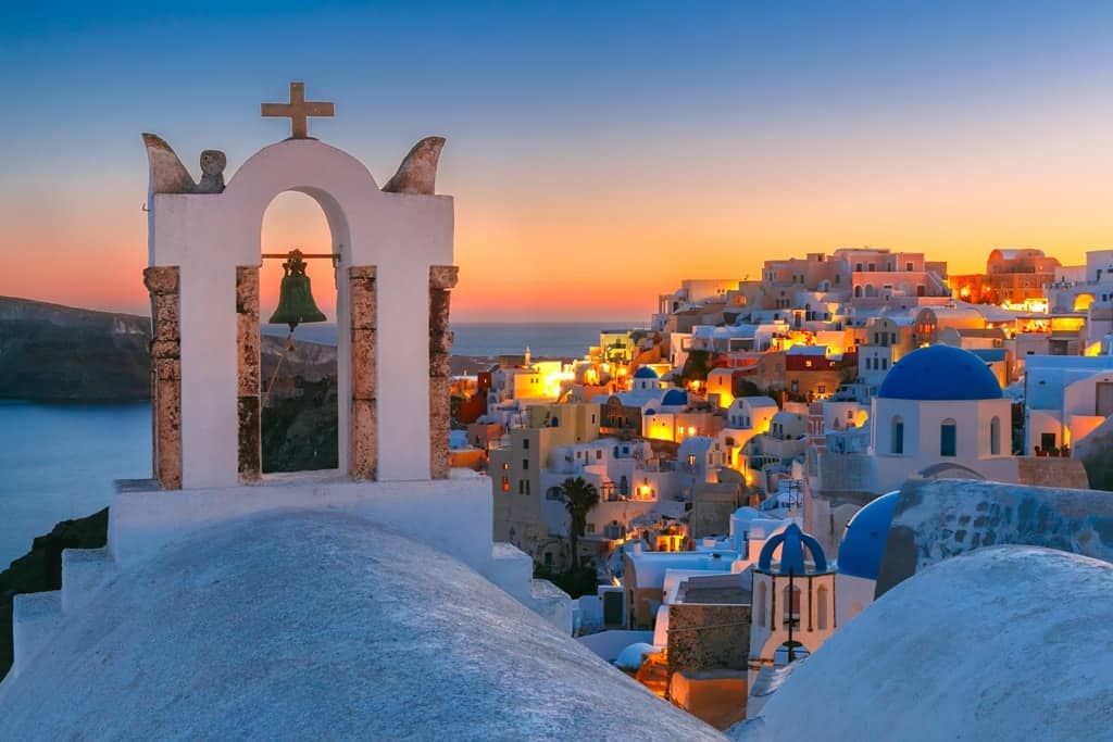 sunset in Oia -The Best Santorini Tours