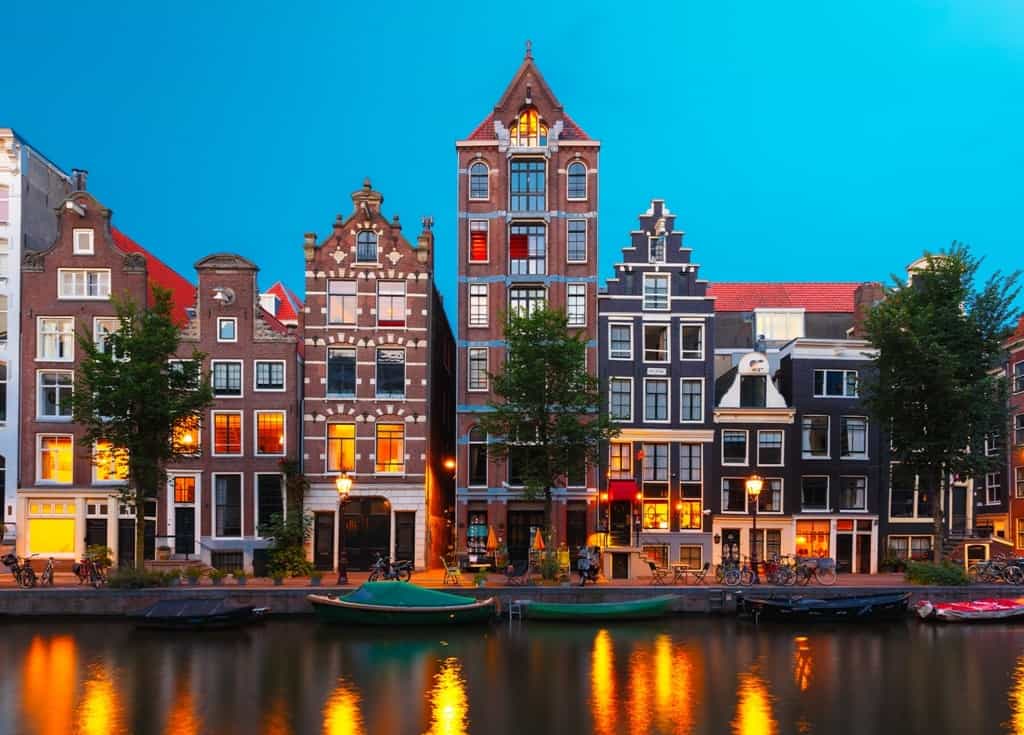 amsterdam travel unvaccinated