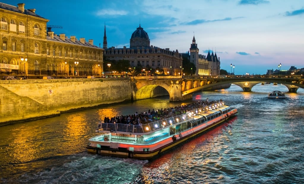 boat trip seine dinner cruise