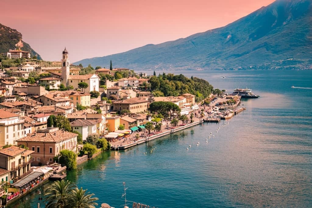 Limone sul Garda-gyönyörű város a Garda-tó
