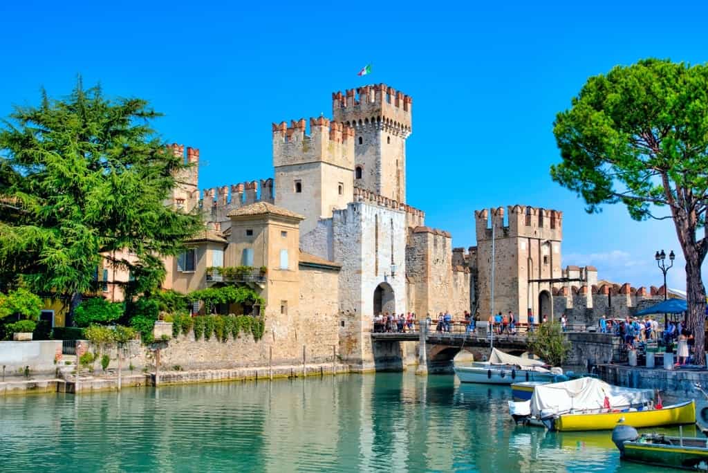 Polgári Miniszterelnök Uborka castles around lake garda ...