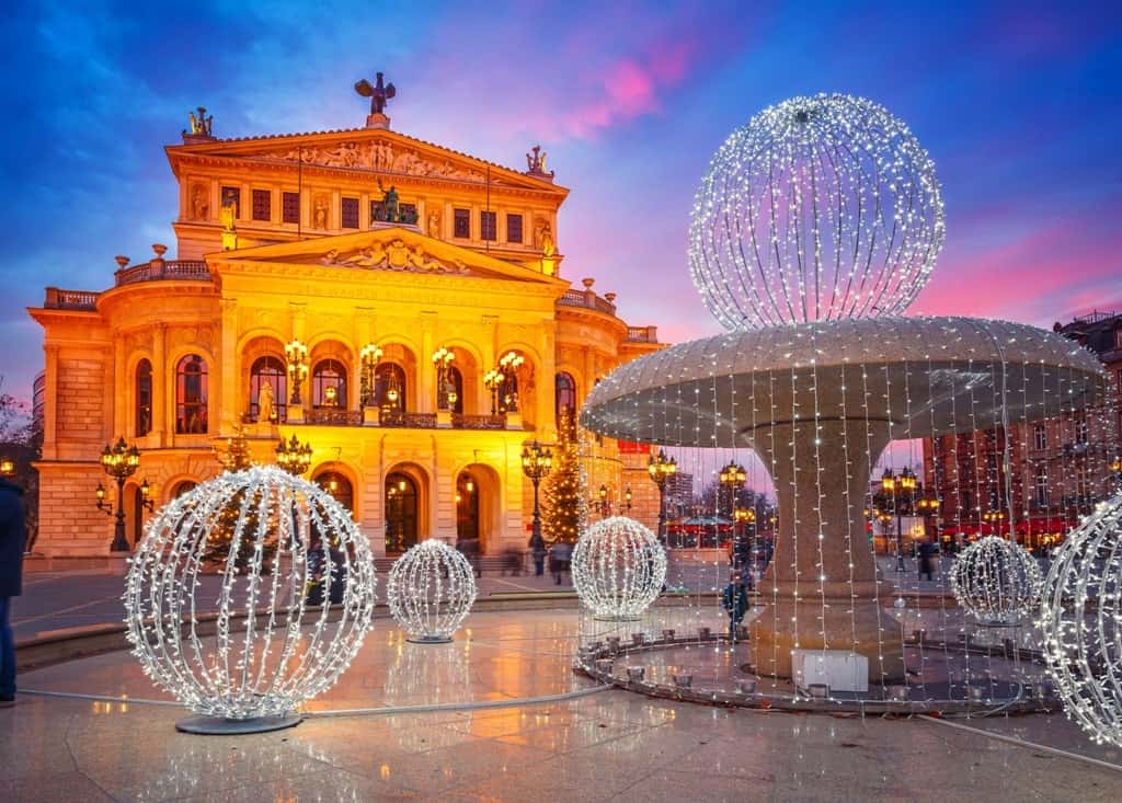 Alte Oper in Frankfurt in winter