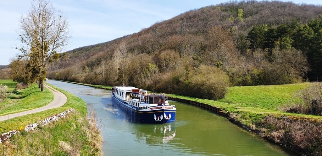 La Belle Epoque barge in Burgundy canals