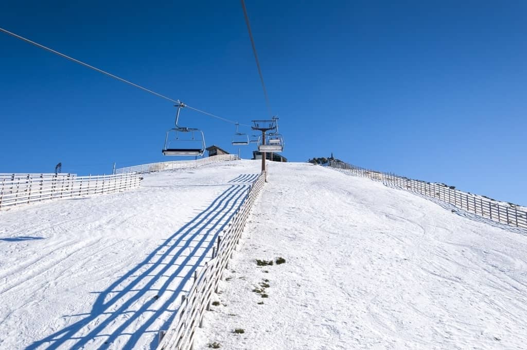 Ośrodek narciarski Navacerrada Madrid zimą