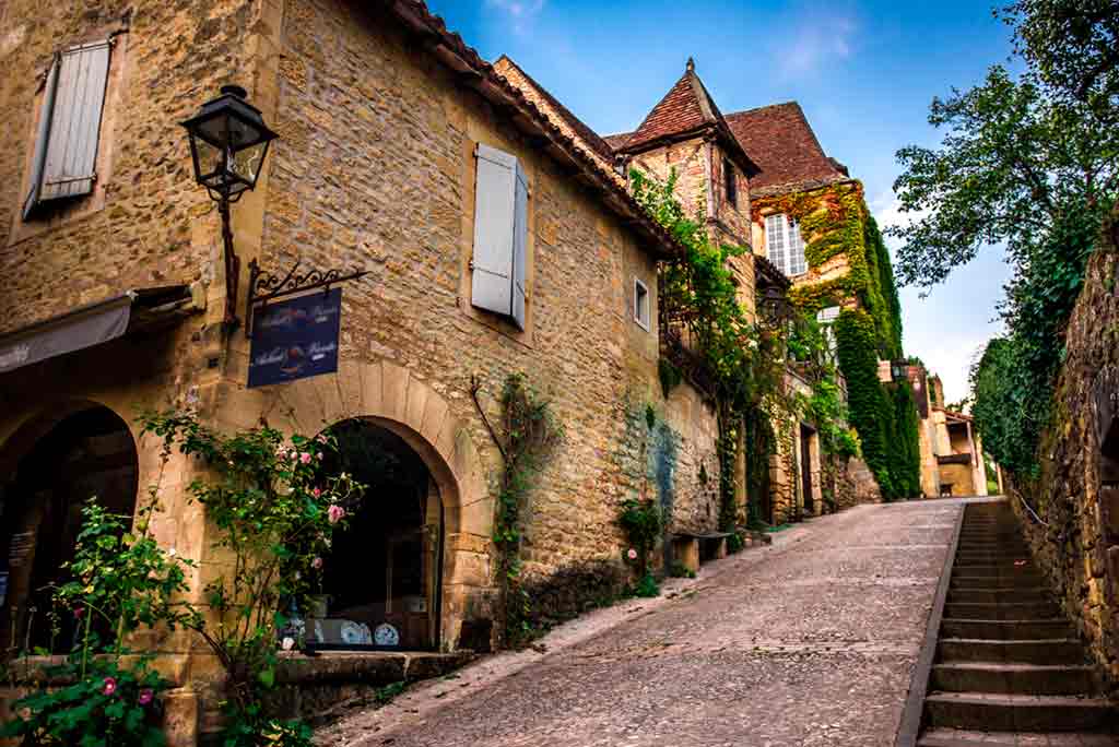 medieval villagesns in France Beynac et Cazenac