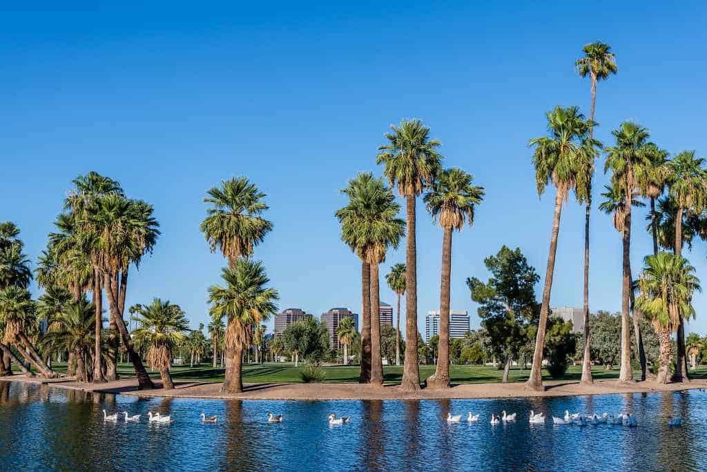 10 Warm Places To Visit in February in USA (Best WarmWeather Cities)