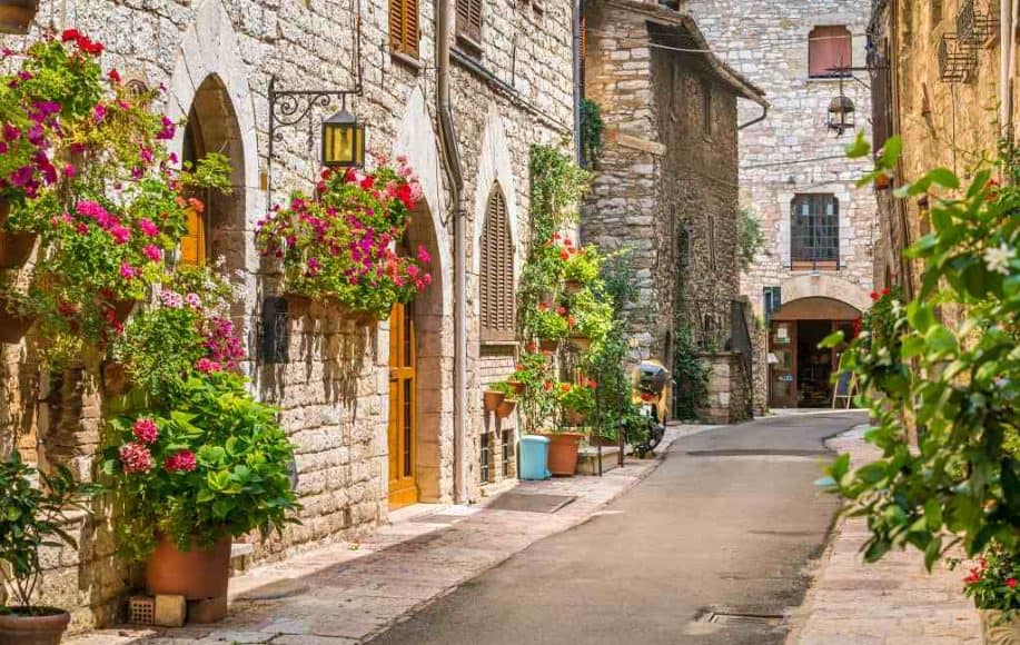 7 Picturesque Walled Cities in Italy - Travel Passionate