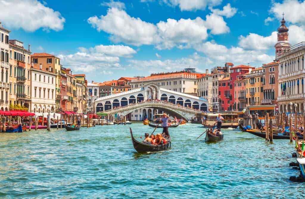 Rialto Bridge in Venice - Interesting facts about Venice
