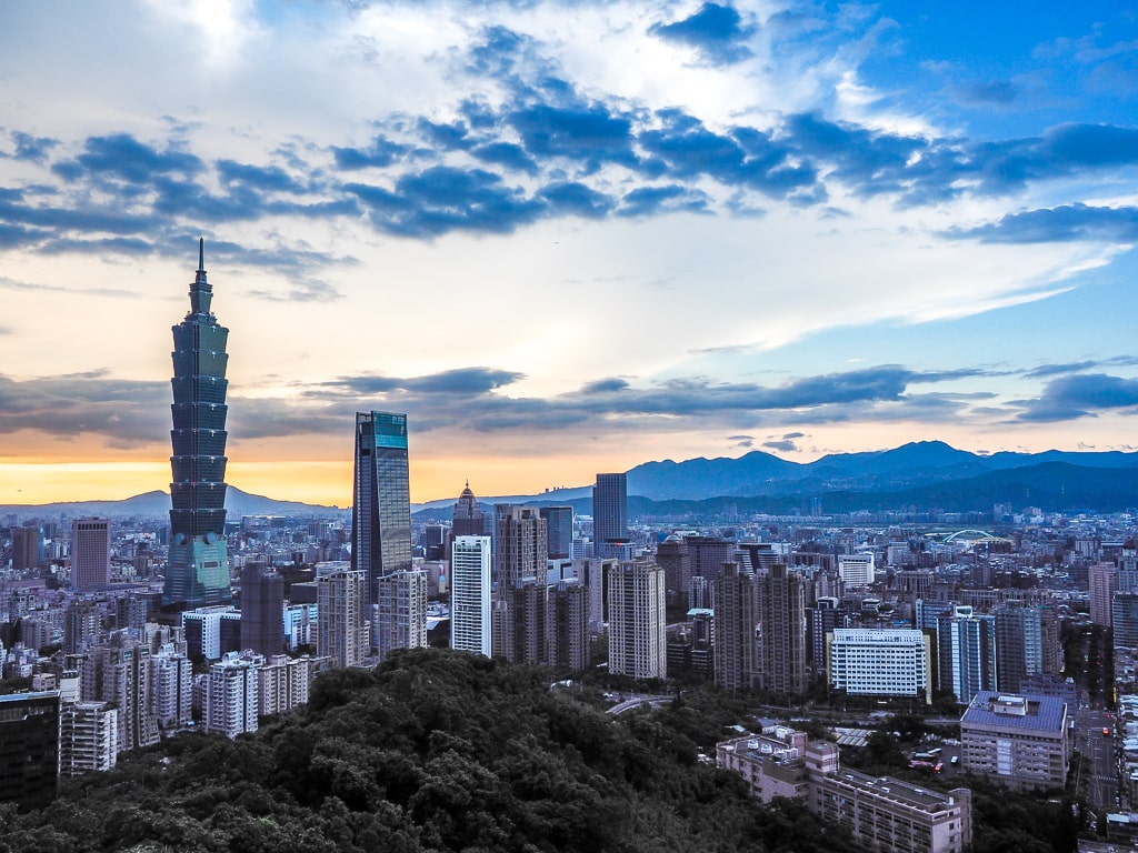 Sunset from Elephant Mountain - 2 days in Taipei