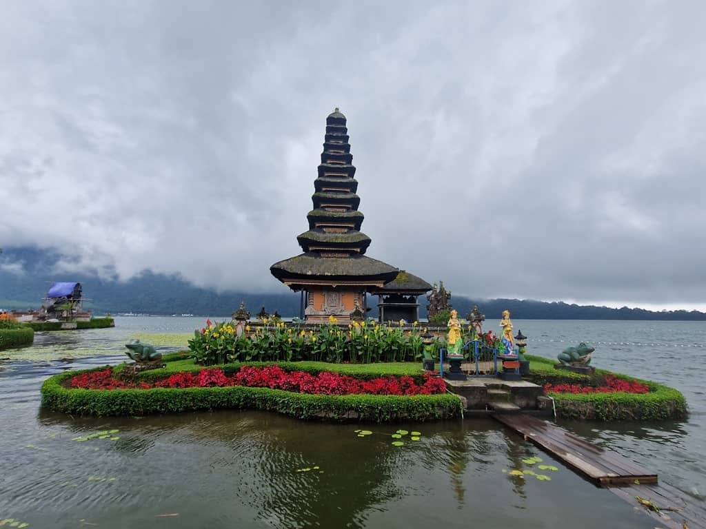 Pura Ulun Danu Beratan - Water Temple in bali