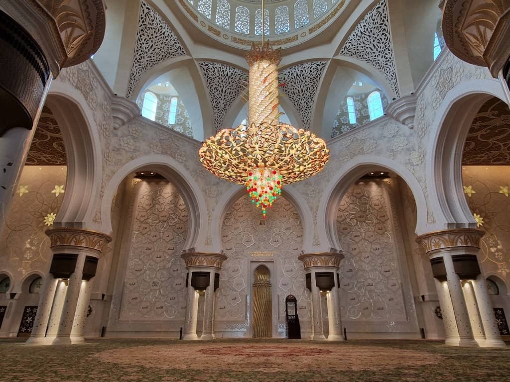 Sheikh Zayed Grand Mosque - Things to see in Abu Dhabi in one day