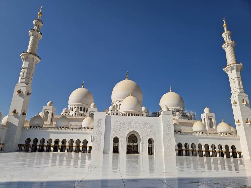 Sheikh Zayed Grand Mosque - one day in Abu Dhabi